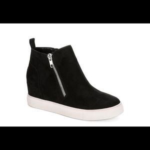 Madden Girl Black suede sneaker NWOT